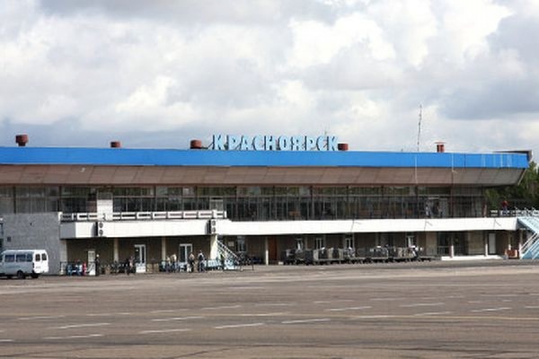 В красноярском аэропорту «Емельяново» совершил аварийную посадку грузовой самолет Ил-76 - Фото 1