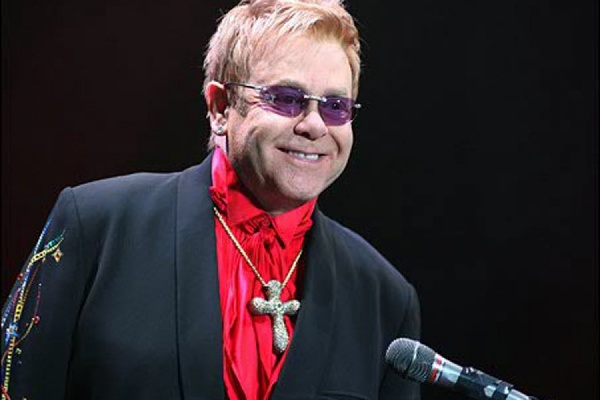 Гримерку Элтона Джона в Екатеринбурге заставят пальмами, а возить звезду по городу будет водитель из Лондона - Фото 1