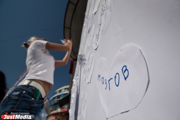 Уральские женщины написали около сотни требований на стене желаний - Фото 1