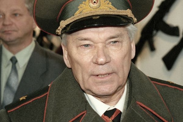 Михаил Калашников в тяжелом состоянии доставлен самолетом из Ижевска в Москву - Фото 1