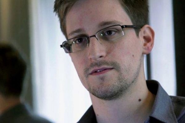 Эдвард Сноуден застрял в «Шереметьево» из-за аннулированного паспорта - Фото 1