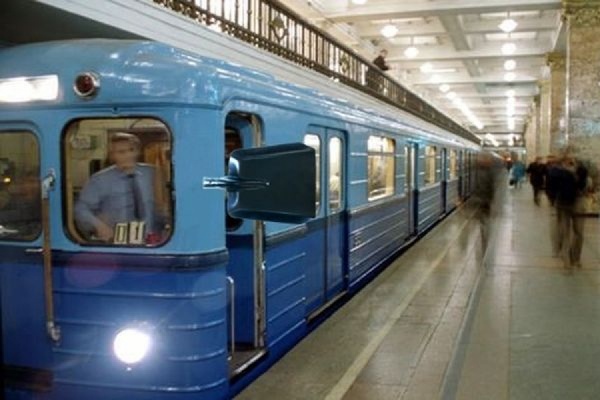 На шести станциях московского метро из-за жары начали бесплатно выдавать питьевую воду - Фото 1