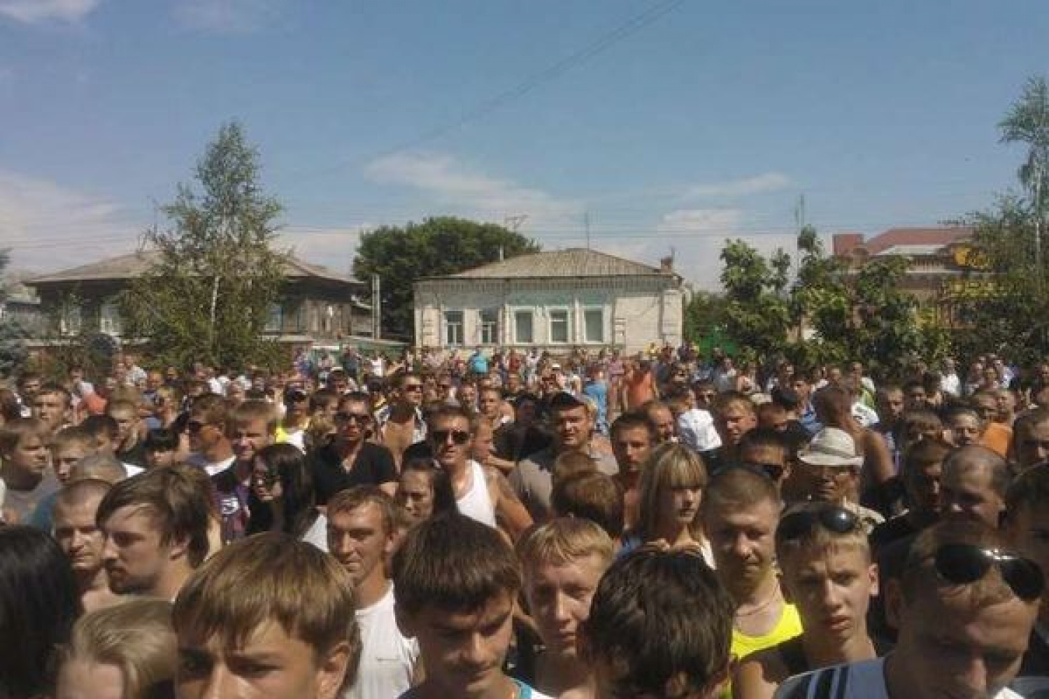 Погода пугачев саратовская область на 10. Бунт в пугачеве 2013. Погода пугачев саратовская область на 10. Пугачев парк. Бунт в пугачеве 2013.