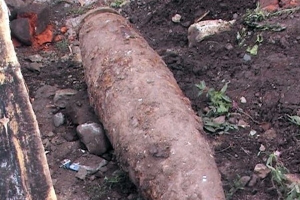 В Нижнем Тагиле экскаваторщик откопал снаряд от гаубицы - Фото 1