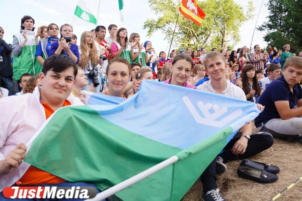 «Утро» будет продолжаться. Денис Паслер и Игорь Щеголев остались довольны креативность уральской молодежи - Фото 1