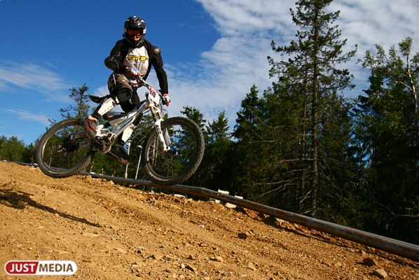 На Голом камне под Нижним Тагилом доделывают новую велосипедную трассу - Фото 1