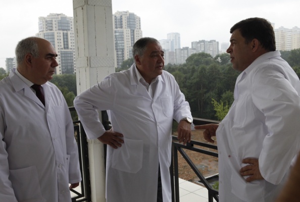 Куйвашев заключил с Габинским контракт на пять лет: за это время кардиолог должен построить «Город сердца» - Фото 1