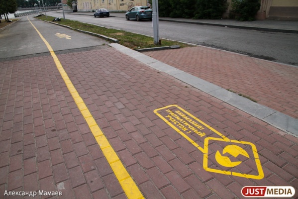 Власти Екатеринбурга отдают приоритет пешеходам и собираются расширять городские тротуары - Фото 1