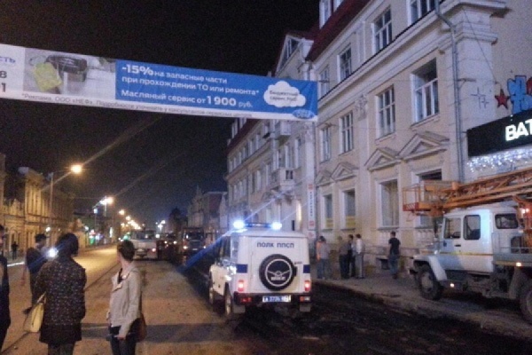 Креативная месть. Вместо снятых мэрией растяжек Буркова, рекламщики-нарушители «натянули» Силина