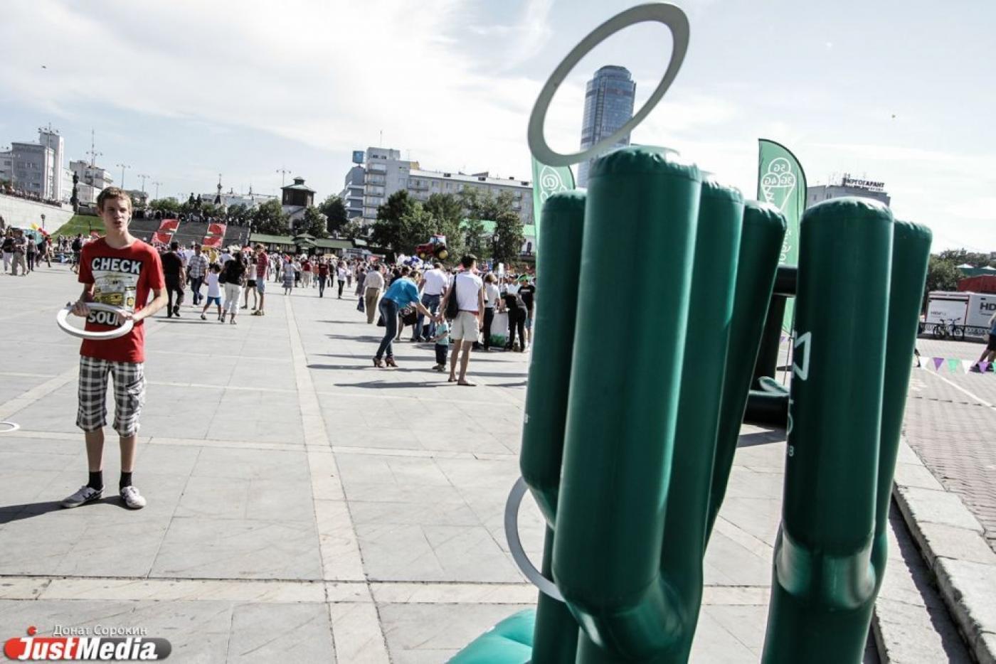 Талисманы Олимпиады 2014 поздравили екатеринбуржцев с Днем города - Фото 1