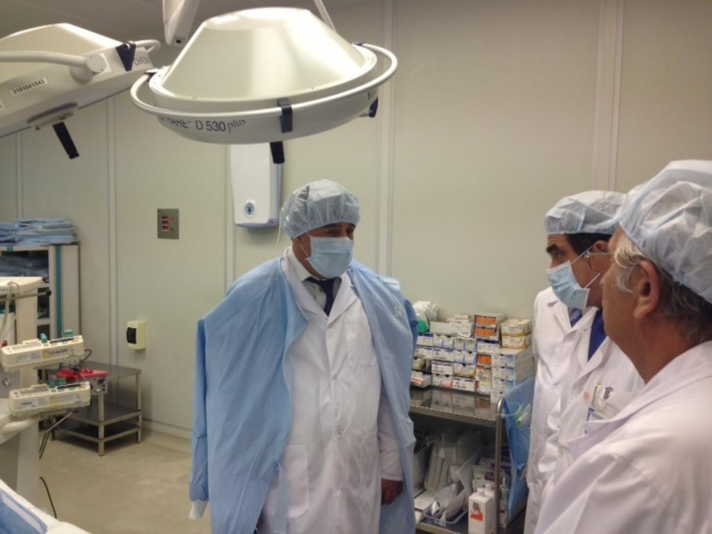 Губернатор меняет профессию. Евгений Куйвашев провел первую в своей жизни хирургическую операцию. ФОТО - Фото 1