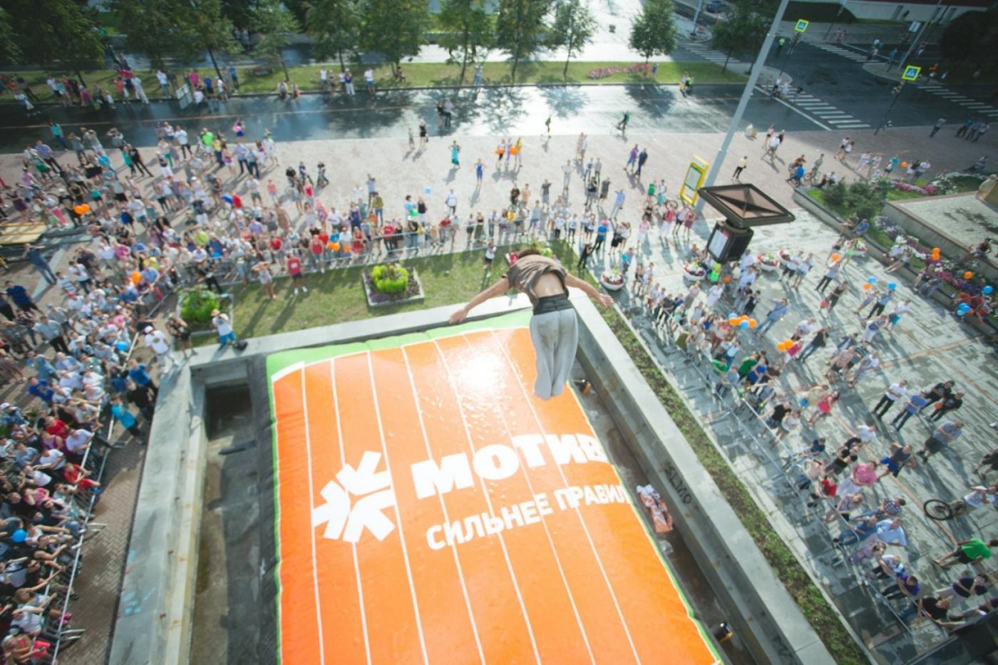 Каскадер фильмов «13 район» и «Перевозчик» шокировал Екатеринбург - Фото 1