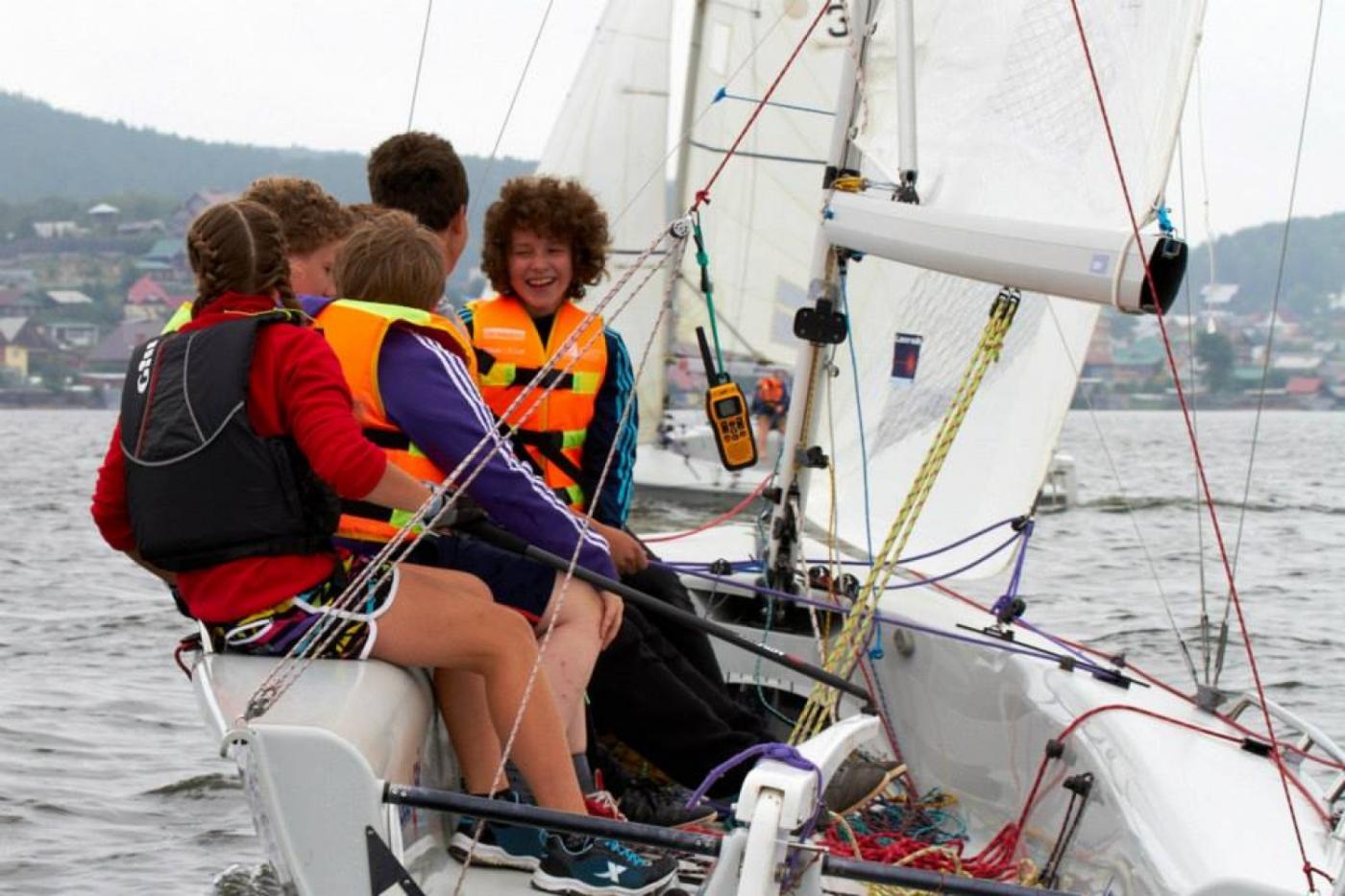 Уральские туристы встретят осень парусной регатой и рыбалкой  - Фото 1