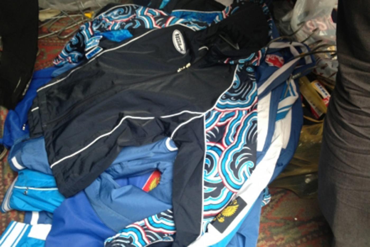 В Екатеринбурге полицейские изъяли партию контрафактной одежды известных брендов - Фото 1
