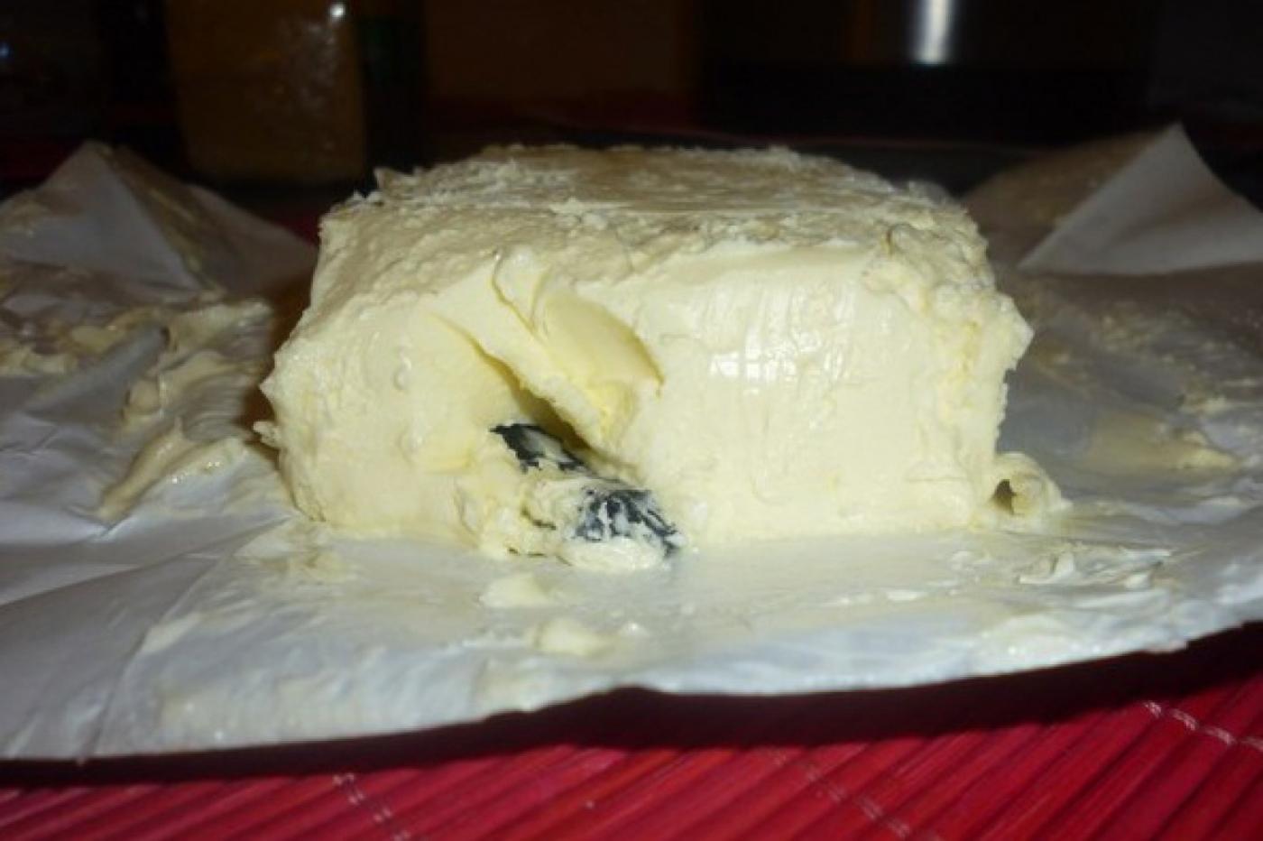 Жительница Каменска-Уральского купила куски резины в пачке масла - Фото 1