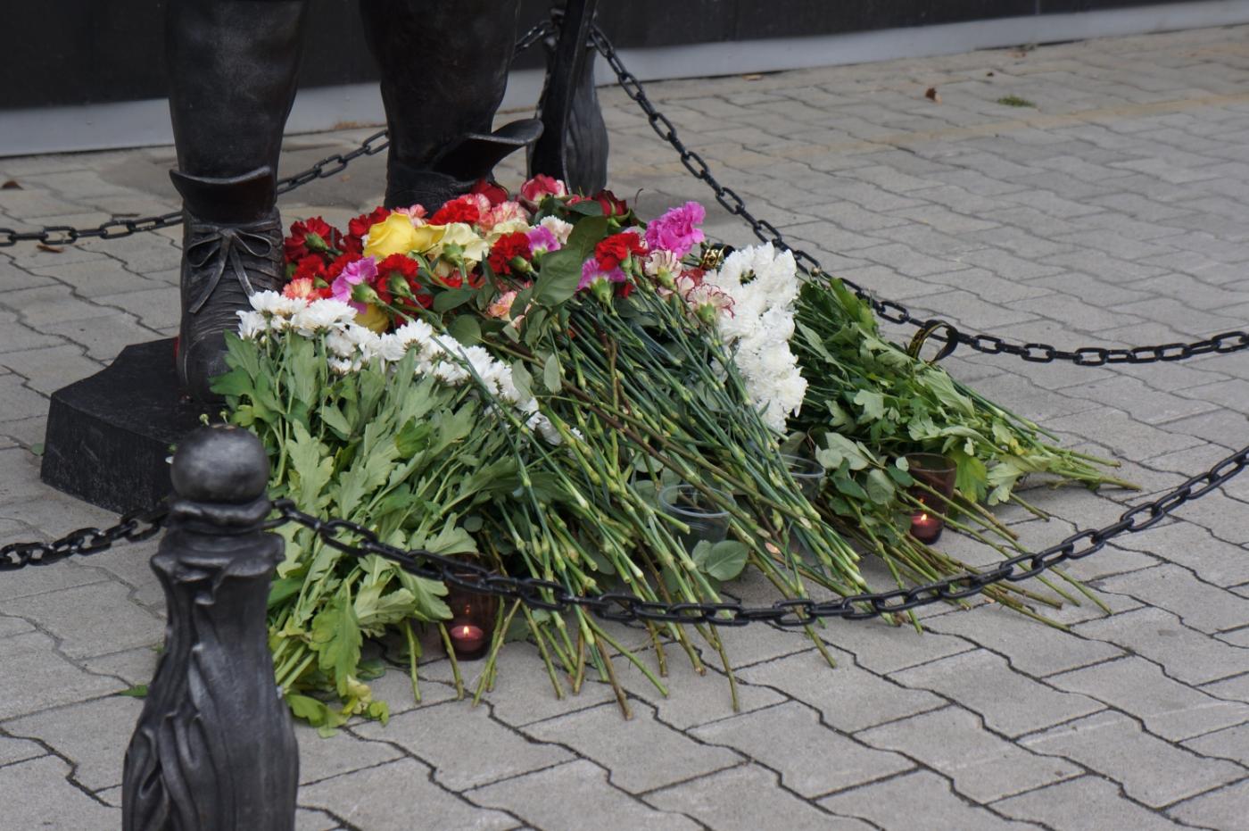 Екатеринбург, как и вся страна, вспоминает сегодня хоккеистов ярославского «Локомотива» - Фото 1