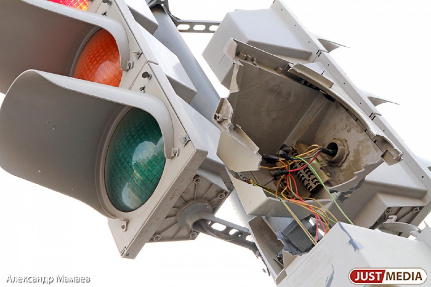 Пробка на Ботанике! На 8 Марта не работают два светофора - Фото 1