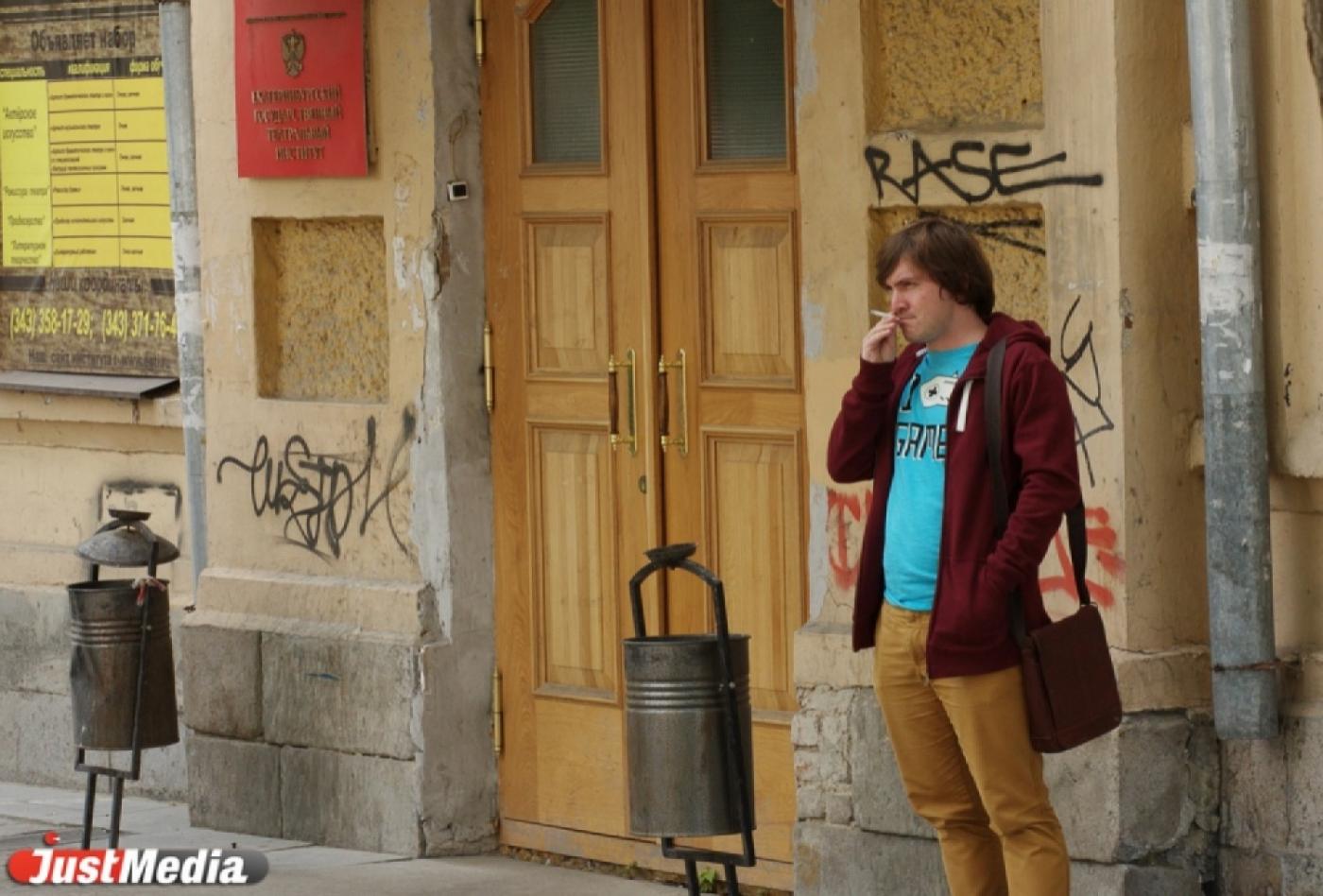 Полиции, наконец, разрешили штрафовать граждан за курение в неположенных местах - Фото 1