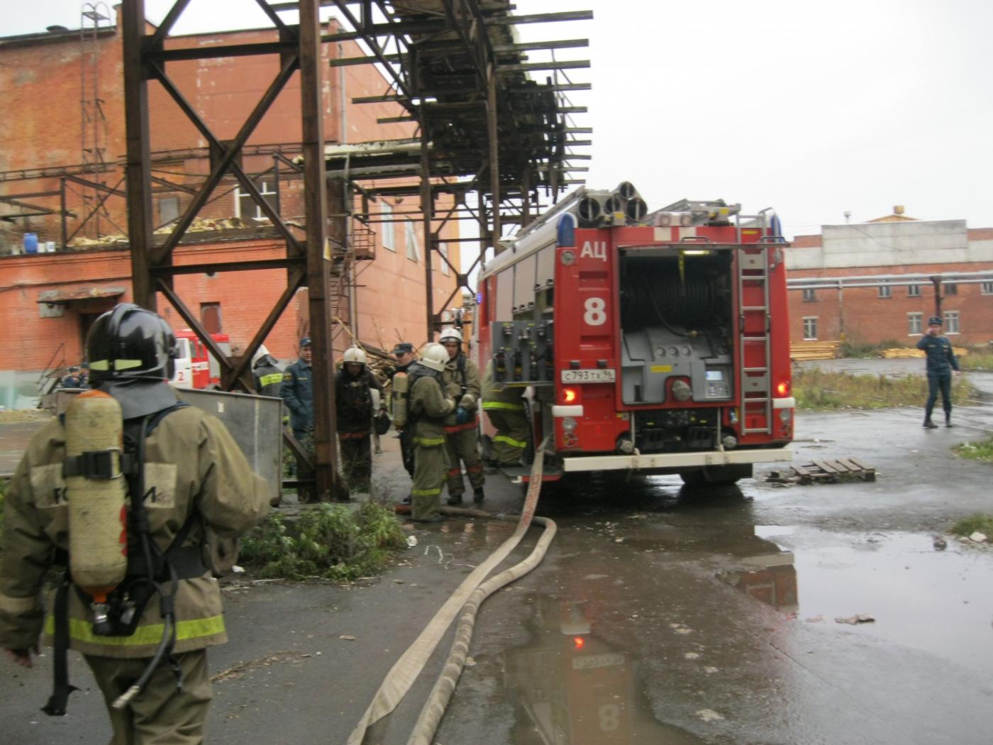 На Екатеринбургском мясокомбинате снова пожар: сгорел утеплитель в холодильной камере - Фото 1