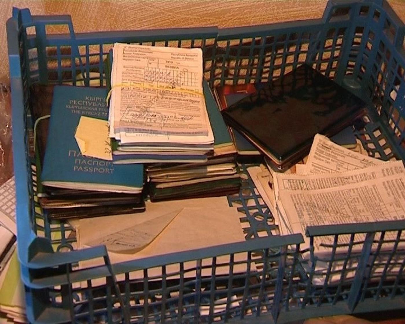 В Екатеринбурге иностранцы открыли «офис» по изготовлению поддельных документов - Фото 1