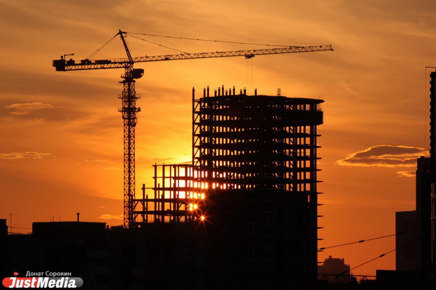 Судебные приставы продали две квартиры должника за 2,4 млн рублей - Фото 1