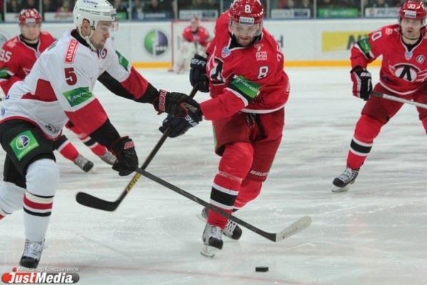 КХЛ: "Автомобилист" оказался сильнее "Трактора"