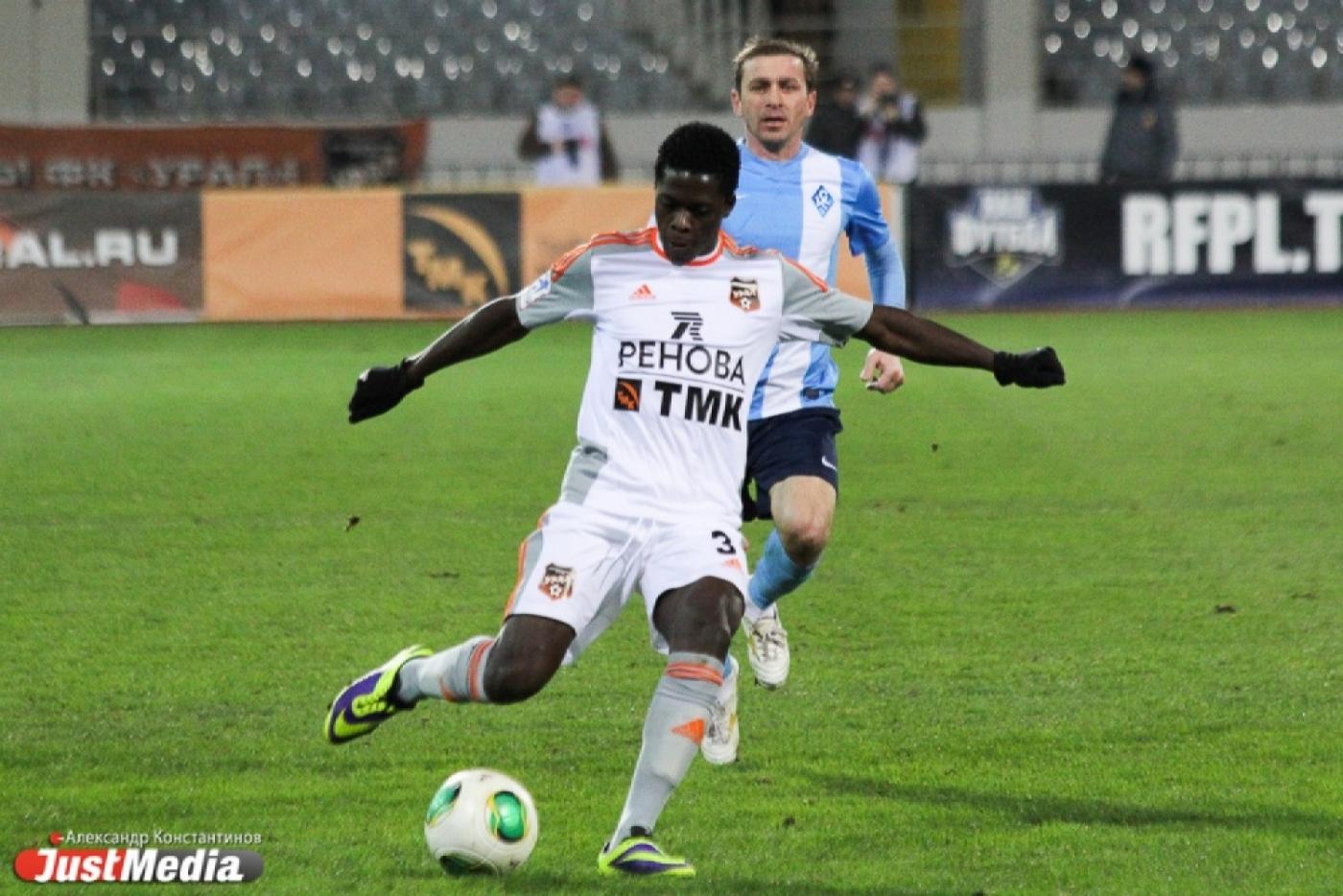 Футболист «Урала» Чисамба Лунгу помог болельщику вернуться домой - Фото 1