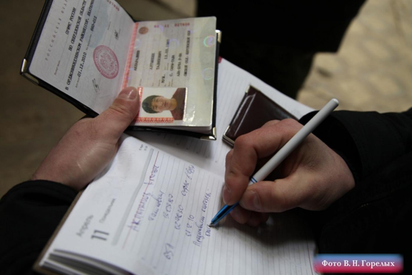 В рамках операции «Нелегальный мигрант» полицейские выдворили за рубеж 28 иностранцев-нарушителей - Фото 1