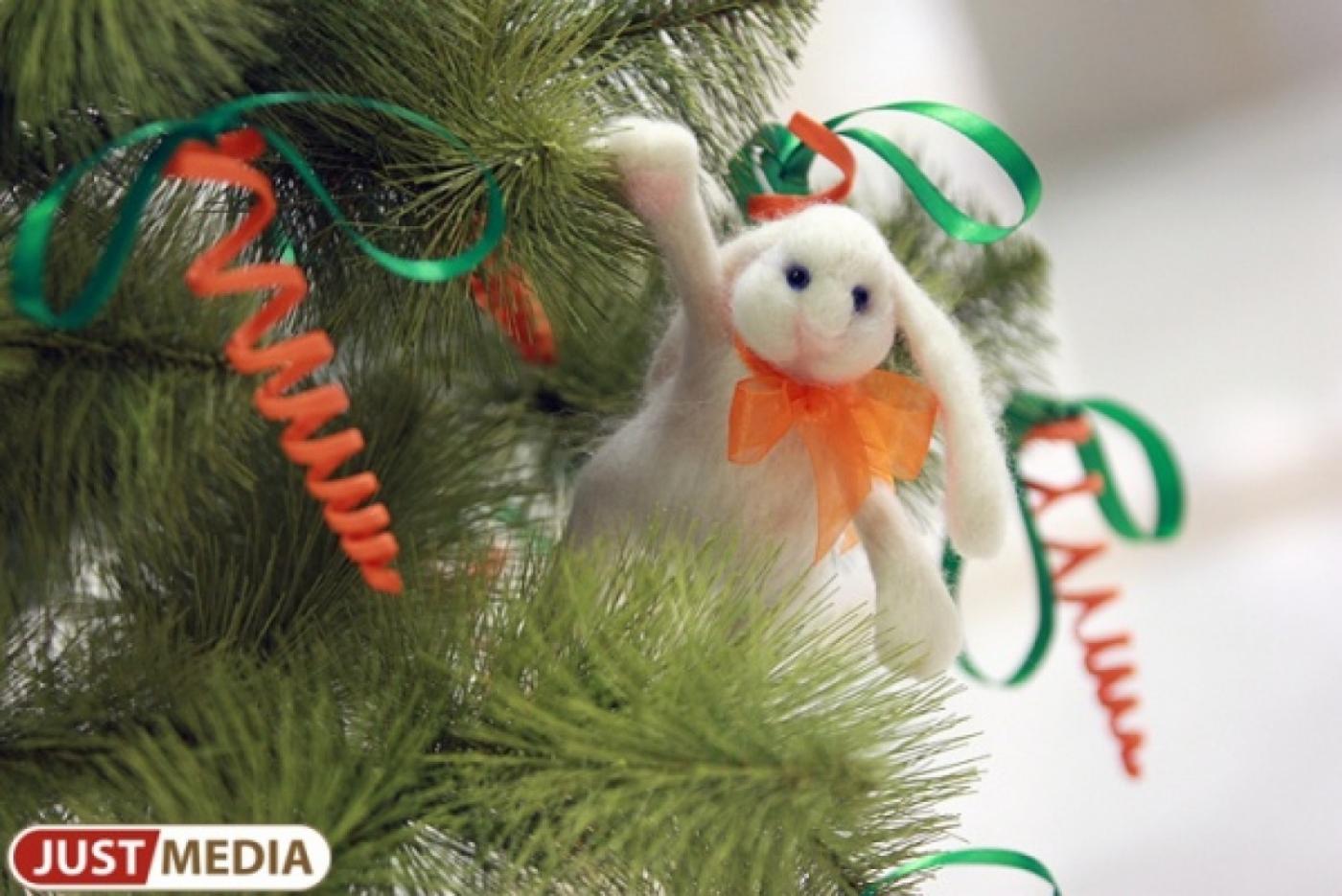 Екатеринбуржцы увидят старинные новогодние игрушки и прокатятся на расписных санях Деда Мороза  - Фото 1