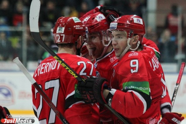 КХЛ: «Автомобилист» вновь выиграл, на этот раз у «Адмирала» — 5:2