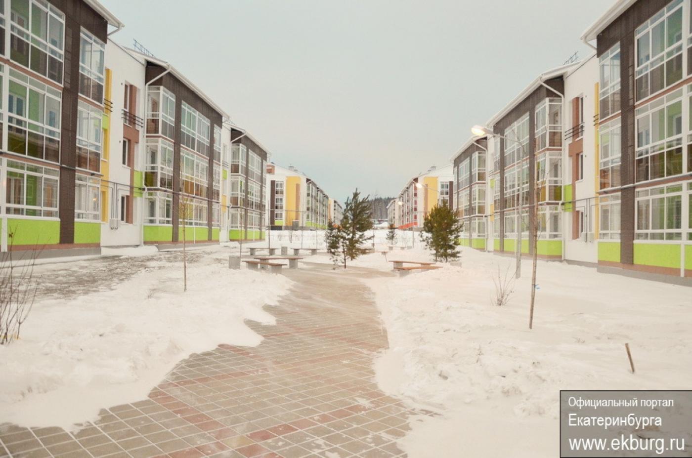 Недорогие квартиры с биллиардными и винными погребами. В микрорайон Мичуринский заехали первые новоселы - Фото 1