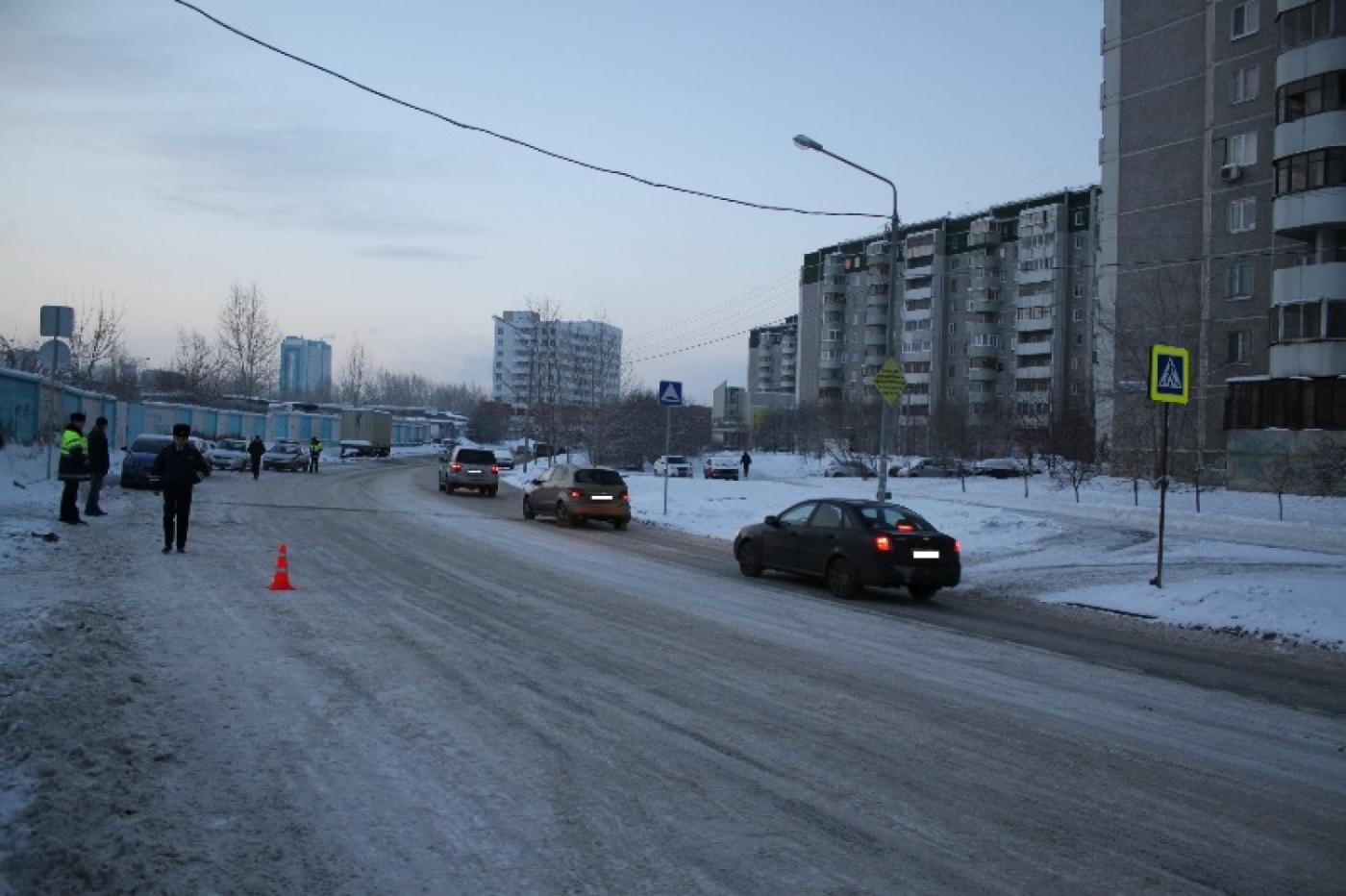 Сотрудники ГИБДД Екатеринбурга ищут водителя, насмерть сбившего пешехода - Фото 1