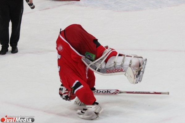 КХЛ: «Автомобилист» выиграл третий матч подряд. Коварж вновь не пропустил ни одной шайбы