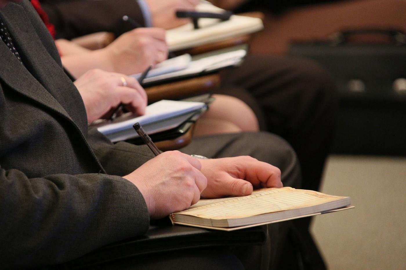 «Учиться не поздно в любом возрасте и с любым стажем». Куйвашев открыл «школу мэров» - Фото 1