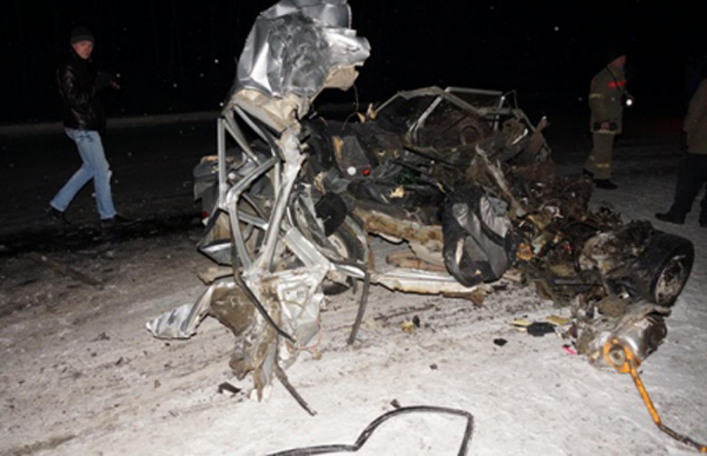 На Полевском тракте в столкновении с фурой погиб водитель легковушки - Фото 1
