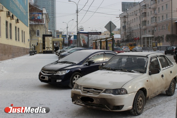 Демин прокомментировал ситуацию с ЕМУП «Автостоянка»: «Мы с этой организацией работать больше не будем» - Фото 1