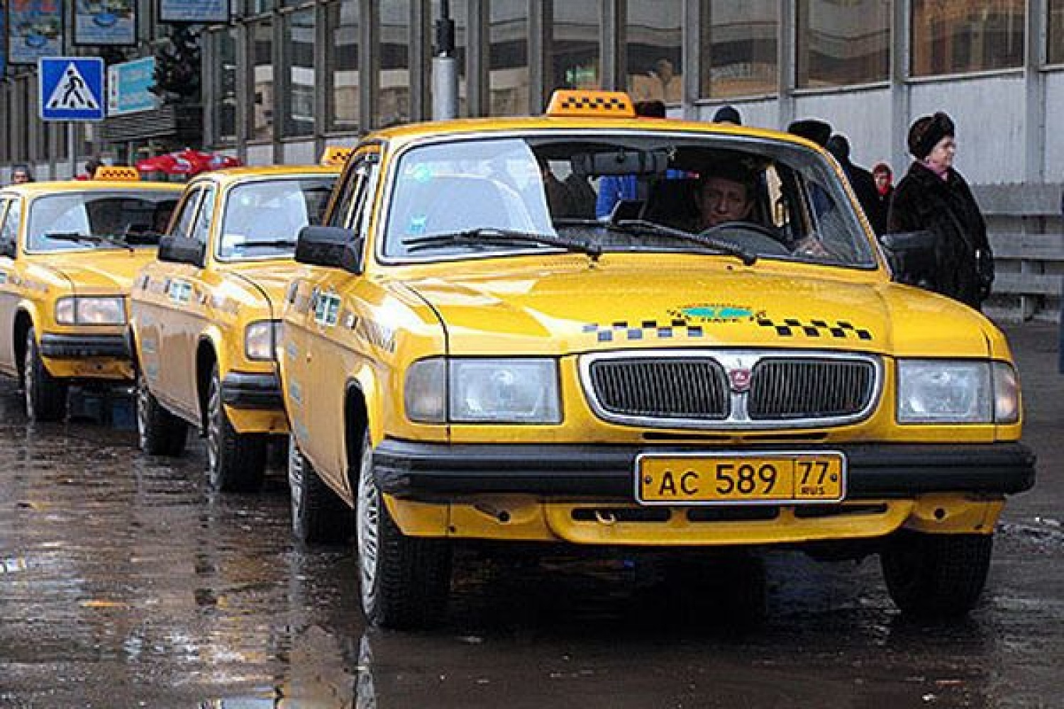 Новое такси. Волга 3110 новое желтое такси. ГАЗ 3110 такси Москва. Волга 3110 такси. ГАЗ 3110 такси с шашечками.