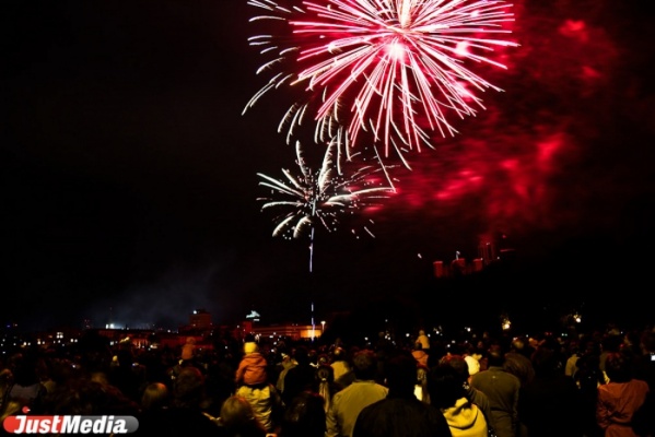 Более 800 тысяч человек посетили праздничные мероприятия в честь 290-летия Екатеринбурга - Фото 1