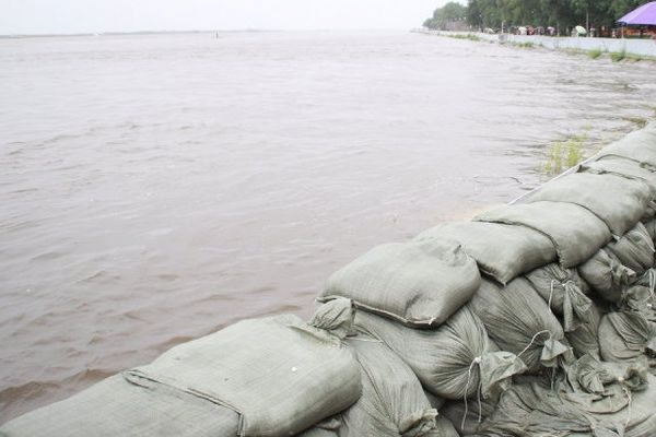 В Хабаровске нарастят дамбы до 8,2 метров для предотвращения затопления города - Фото 1