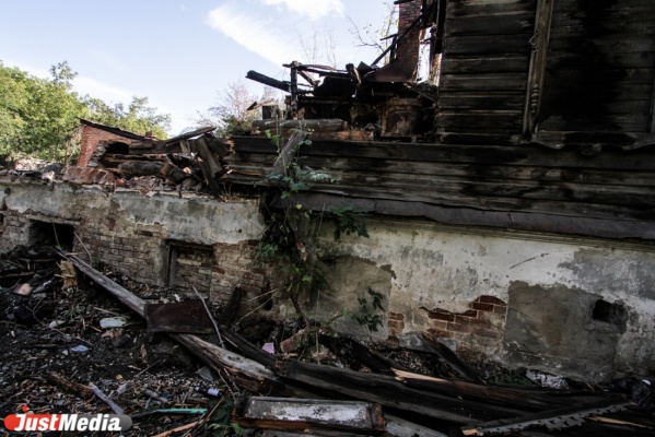 Старинную усадьбу на Куйбышева признали ветхим жильем и начали сносить - Фото 1