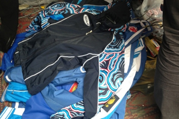 В Екатеринбурге полицейские изъяли партию контрафактной одежды известных брендов - Фото 1