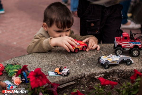 Тысячи игрушек нашли новых хозяев в столице Урала - Фото 1