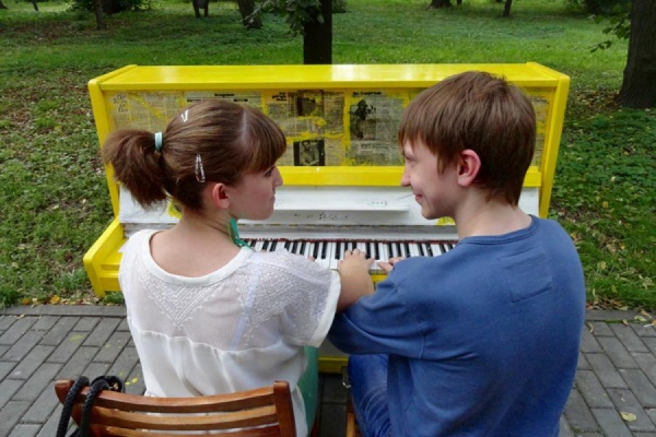 Детская филармония готовит для екатеринбуржцев «рояль в кустах». Сыграть на нем смогут все желающие - Фото 1