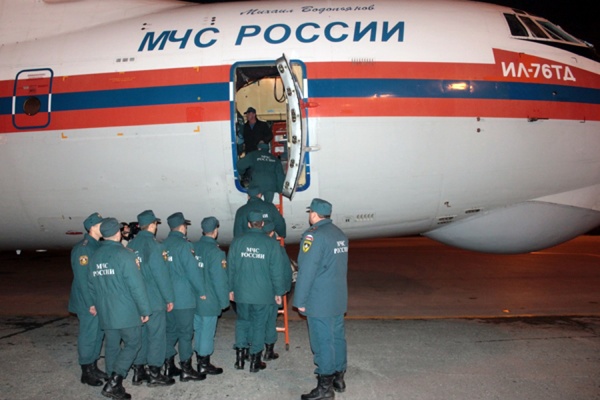 Свердловские спасатели вылетели на Дальний Восток для помощи местным жителям - Фото 1