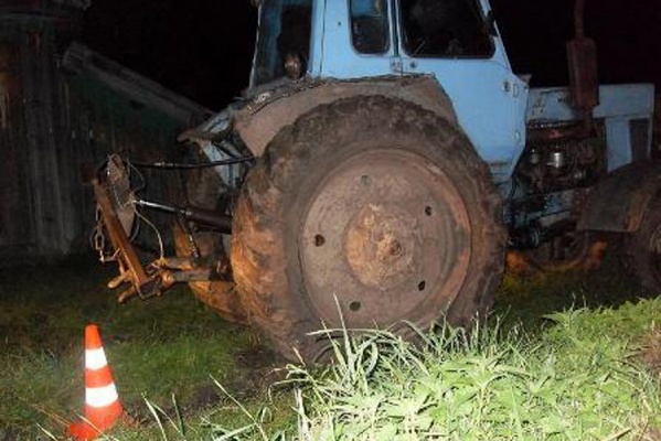 В селе Харловское пьяный водитель трактора переехал женщину - Фото 1