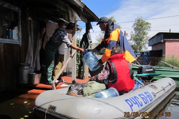 Свердловские спасатели продолжают работать в затопленных территориях на Дальнем Востоке - Фото 1