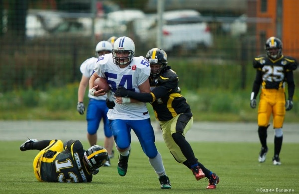 Американский футбол: «Уральские молнии» проиграли «Стальным тиграм» - Фото 1