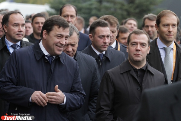 Дмитрий Медведев посетил стенд Свердловской области в Сочи - Фото 1
