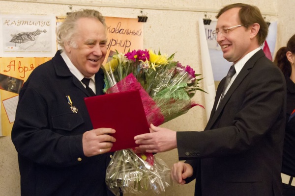 Министр культуры лично поздравил Владислава Крапивина со званием почётного гражданина области  - Фото 1