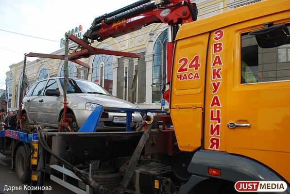 За шесть дней в Екатеринбурге 908 машин были эвакуированы на штрафстоянки  - Фото 1